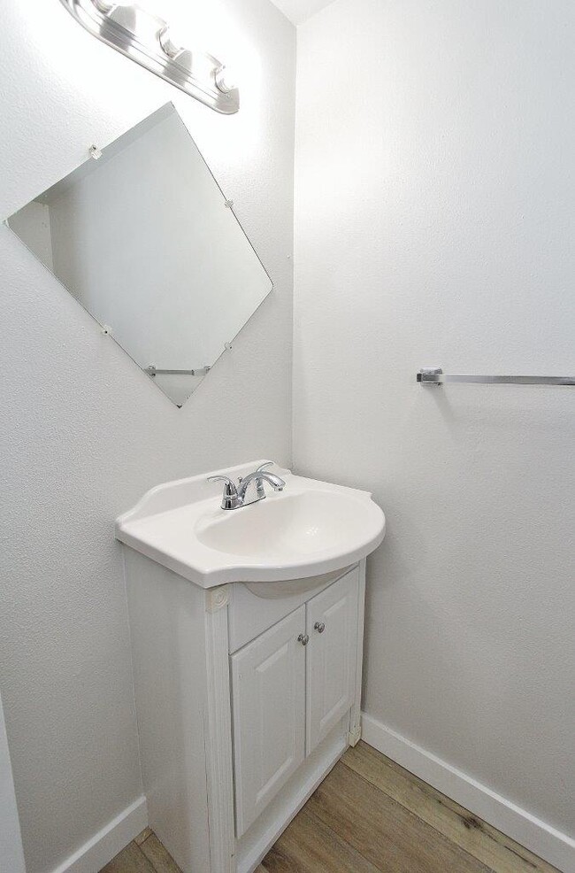 Building Photo - 812 S Washington Ave