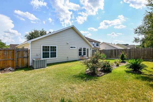 Building Photo - 18114 Waverly Hollow Ln