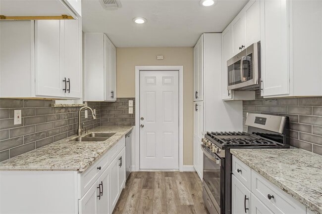 Building Photo - 16110 Reseda Cir