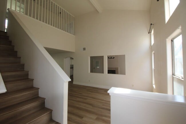 Building Photo - 9405 Salinger St