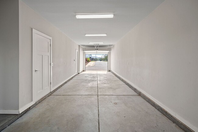 Building Photo - Like New Townhome Ready for Immediate Move-In!!! Bryant Park in West End