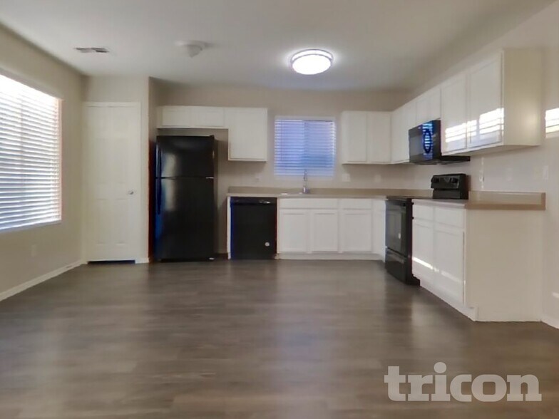 Building Photo - 3017 N 89th Dr