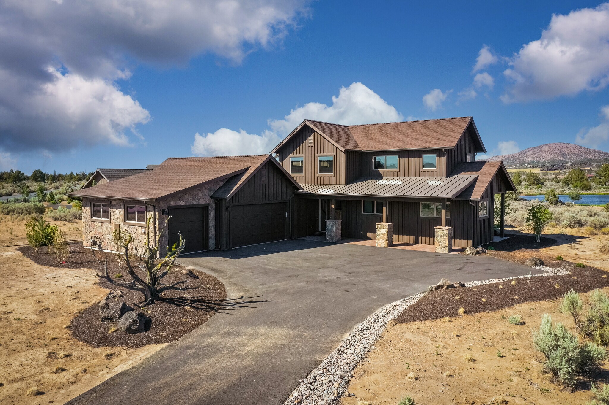 Building Photo - 17001 SW Lago Vista Dr