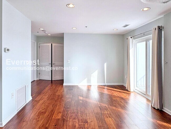 Building Photo - 2702 Lighthouse Point E