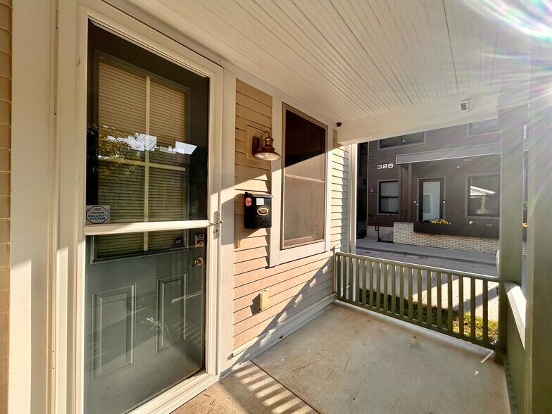 Front Entry/Porch - 327 Freyling Pl SE