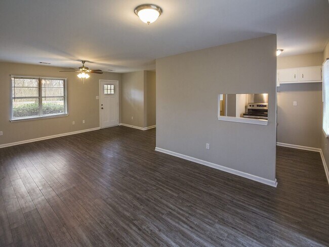 Building Photo - UPDATED 3 bed, 2 bath in Millington.