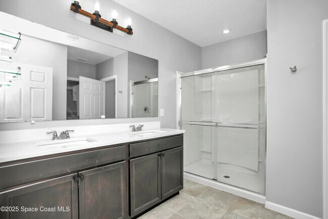 Building Photo - 975 Newton Cir