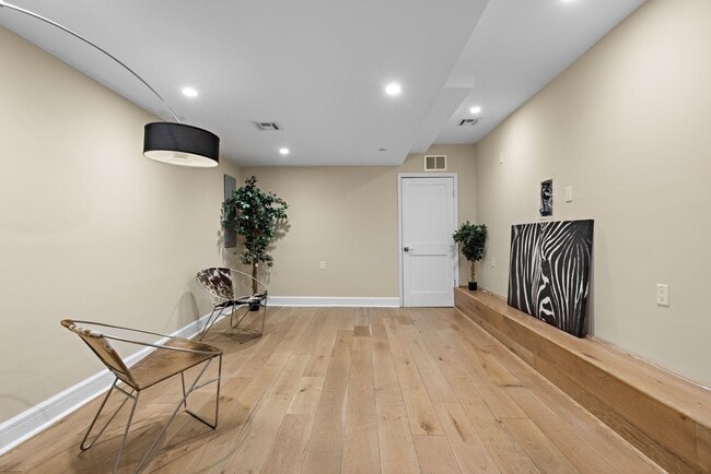 Building Photo - 526 Hudson St