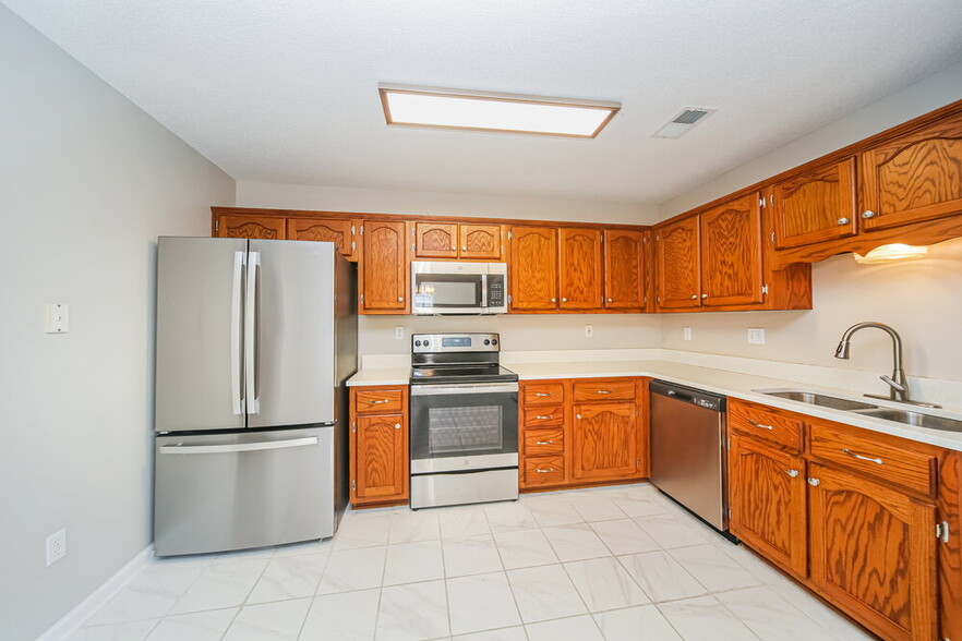 Building Photo - 10738 Pecan View Dr