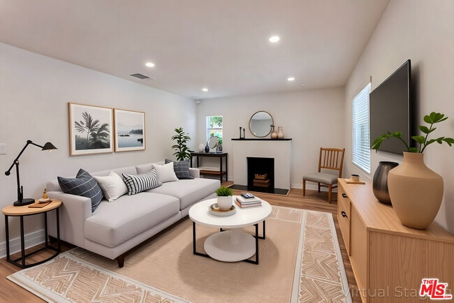 Building Photo - 1405 N Coronado St