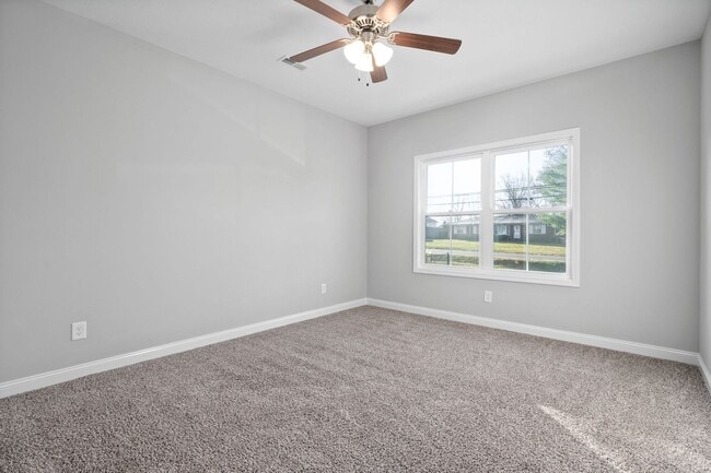 Building Photo - 5 Bedroom Home For Rent in St. Bethlehem Area!