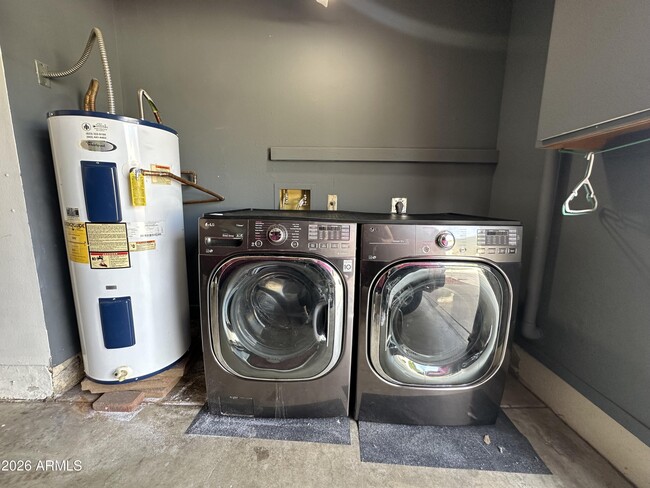 Building Photo - 3029 W Sierra St