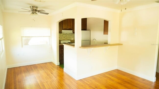 Building Photo - 2116 Henderson Dr