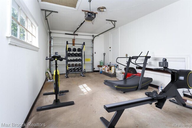 Building Photo - 4120 Lotus Dr