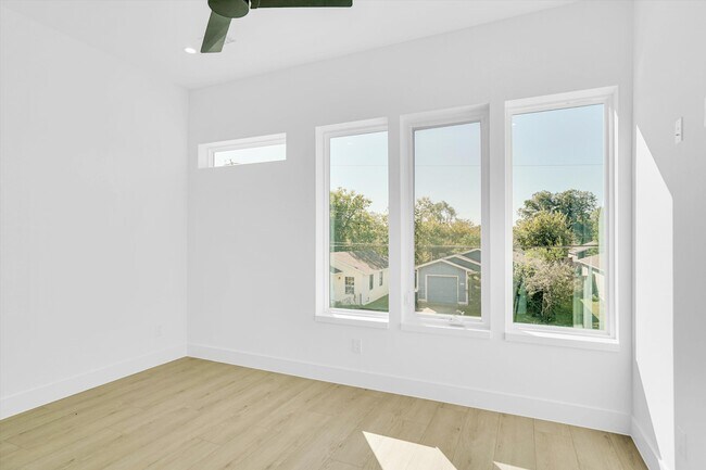 Building Photo - 1711 Nomas St