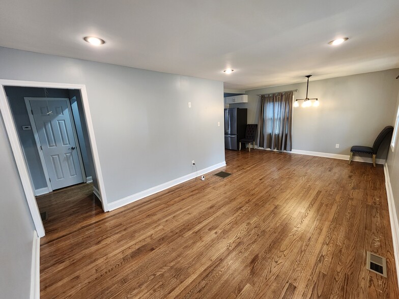Building Photo - 1377 Avon Ave SW