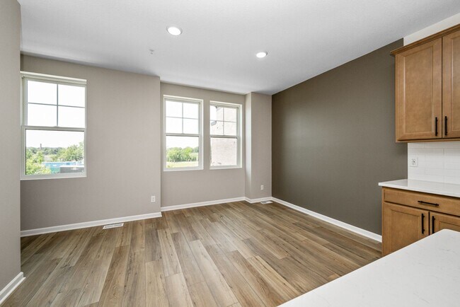 Building Photo - 848 Woodlawn Ave