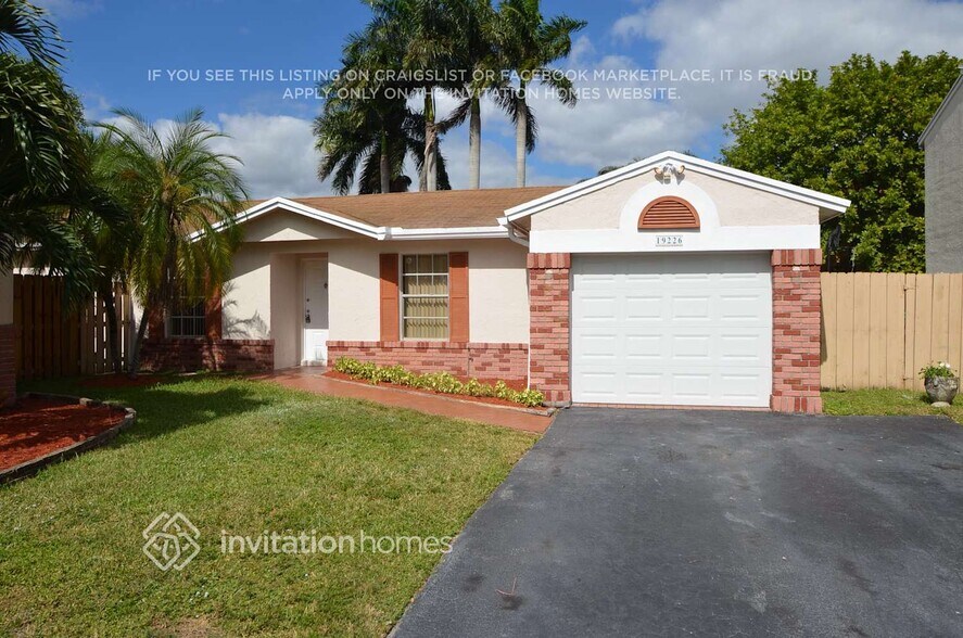 Primary Photo - 19226 NW 82nd Cir Ct