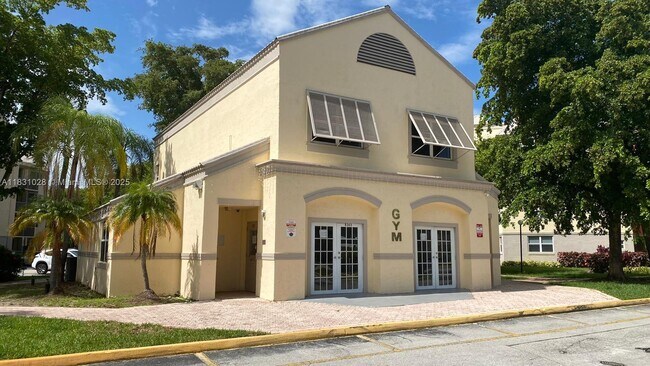 Building Photo - 8290 Lake Dr