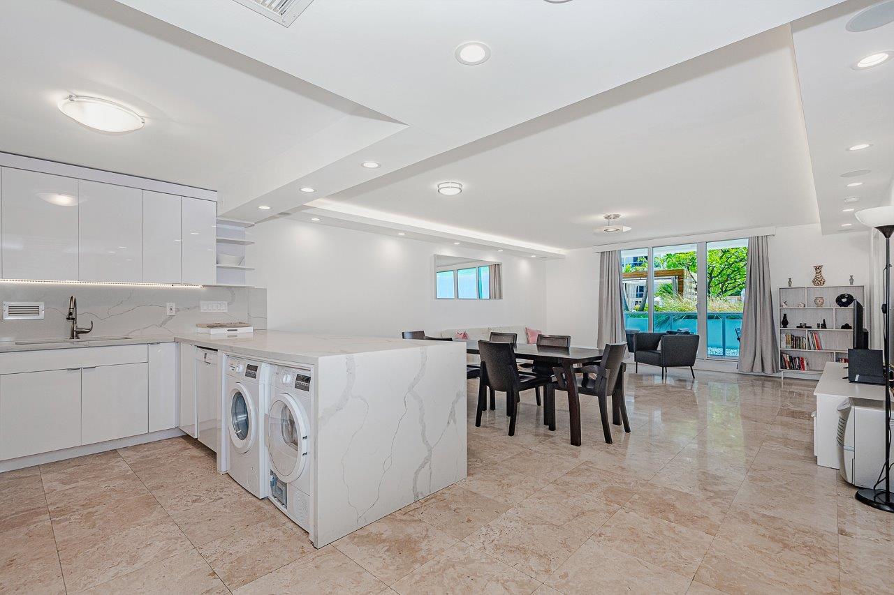 Building Photo - 2301 Collins Ave