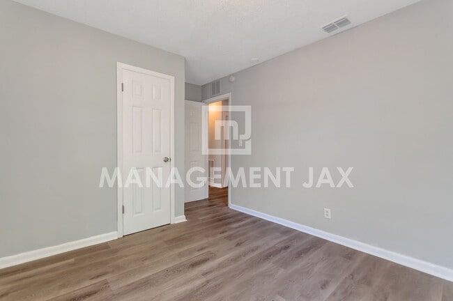 Building Photo - 1417 W 23rd St