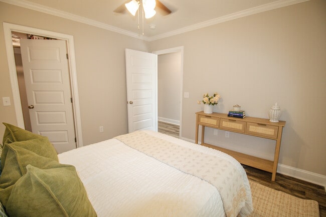 Building Photo - 116 Woodsedge Dr