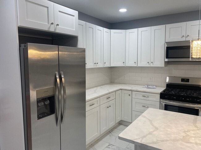 Building Photo - 3 Bedroom 2.5 Bath Home