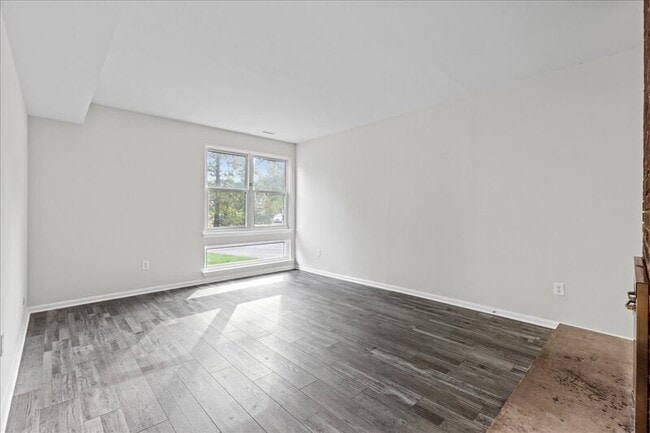 Building Photo - 421 Barton Run Blvd