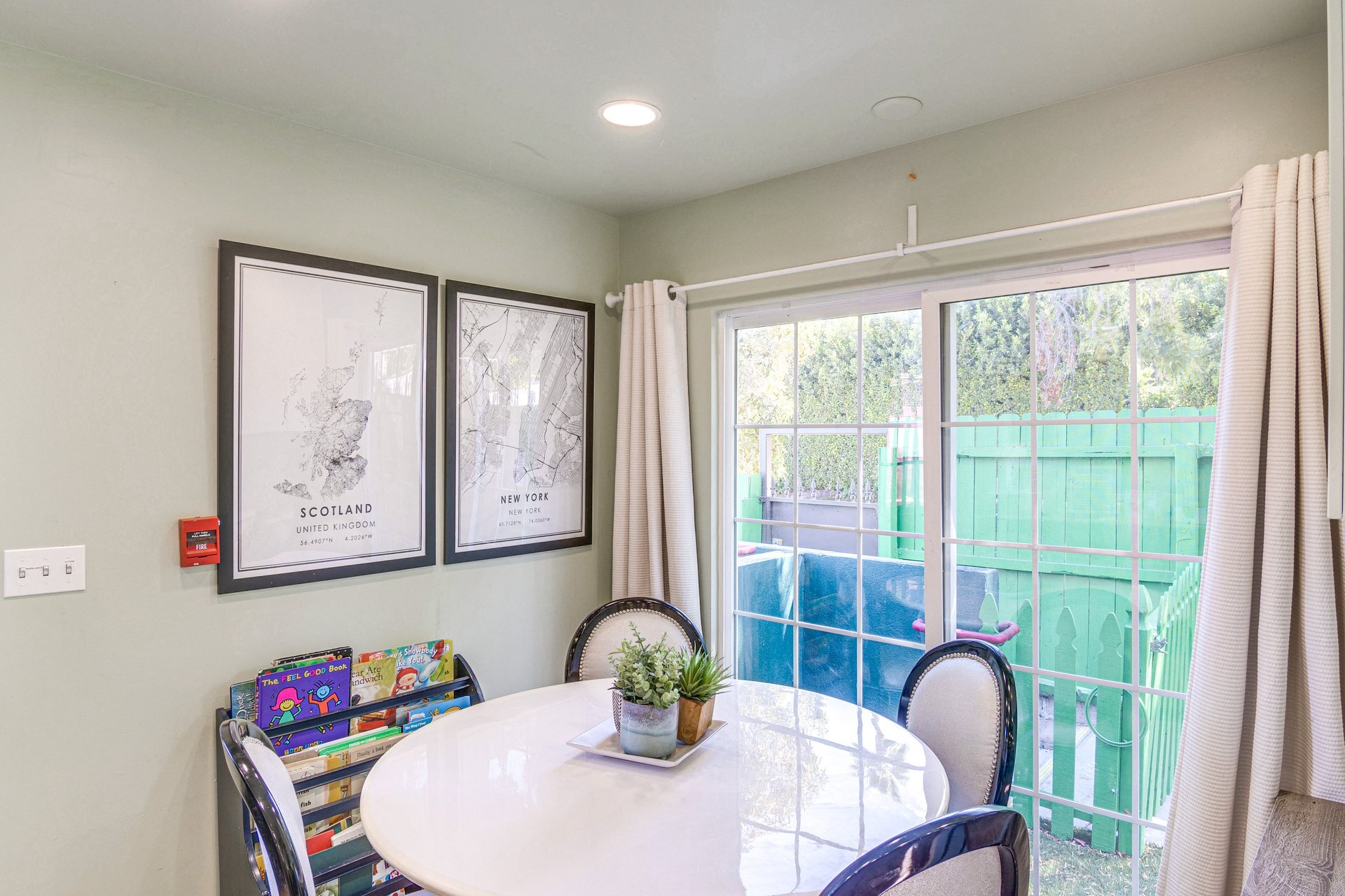 Building Photo - 3863 Broadlawn Dr
