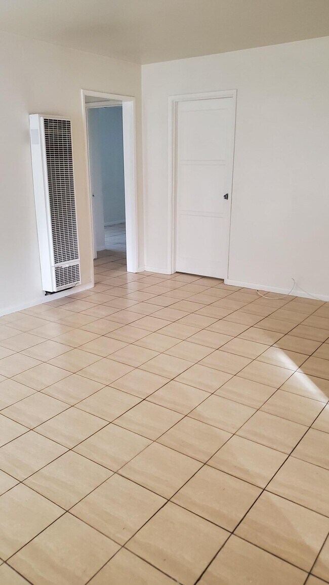 Building Photo - 18436 Roslin Ave