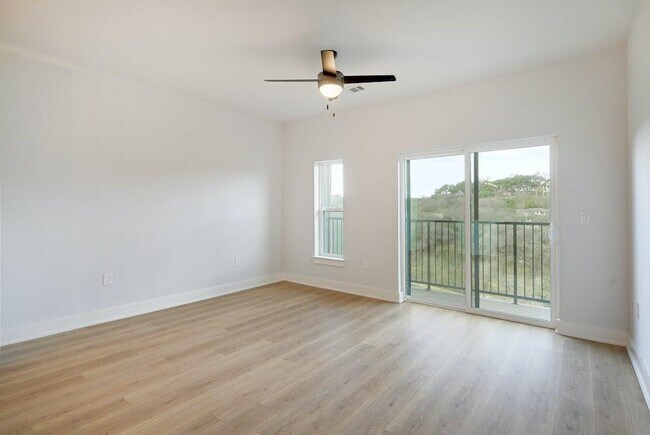 Building Photo - 2500 Longview St