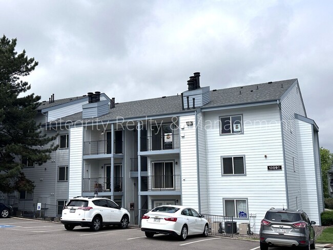 Building Photo - 13095 W Cedar Dr