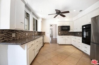 Building Photo - 6140 W 6th St