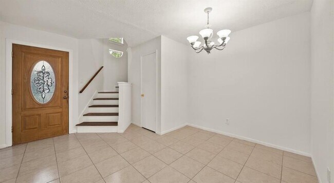 Building Photo - 1504 Regency Ct