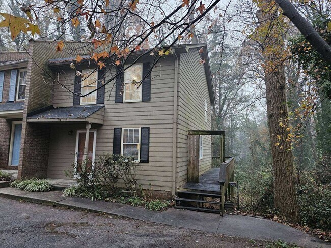 Building Photo - CHARMING 2 BEDROOM TOWNHOME-1/2 MILE FROM CLEMSON CAMPUS!