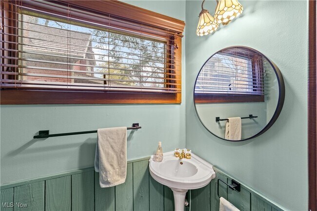 Building Photo - 19 4th