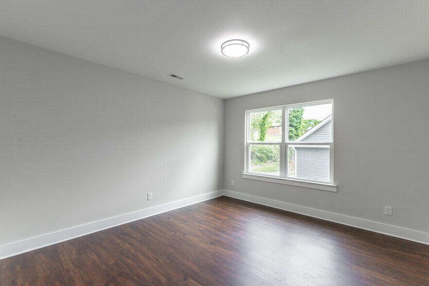 Building Photo - 4654 Heiskell Dr