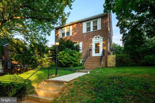 Building Photo - 306 Kingston Rd