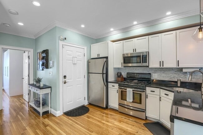 Building Photo - 7 Leeds St