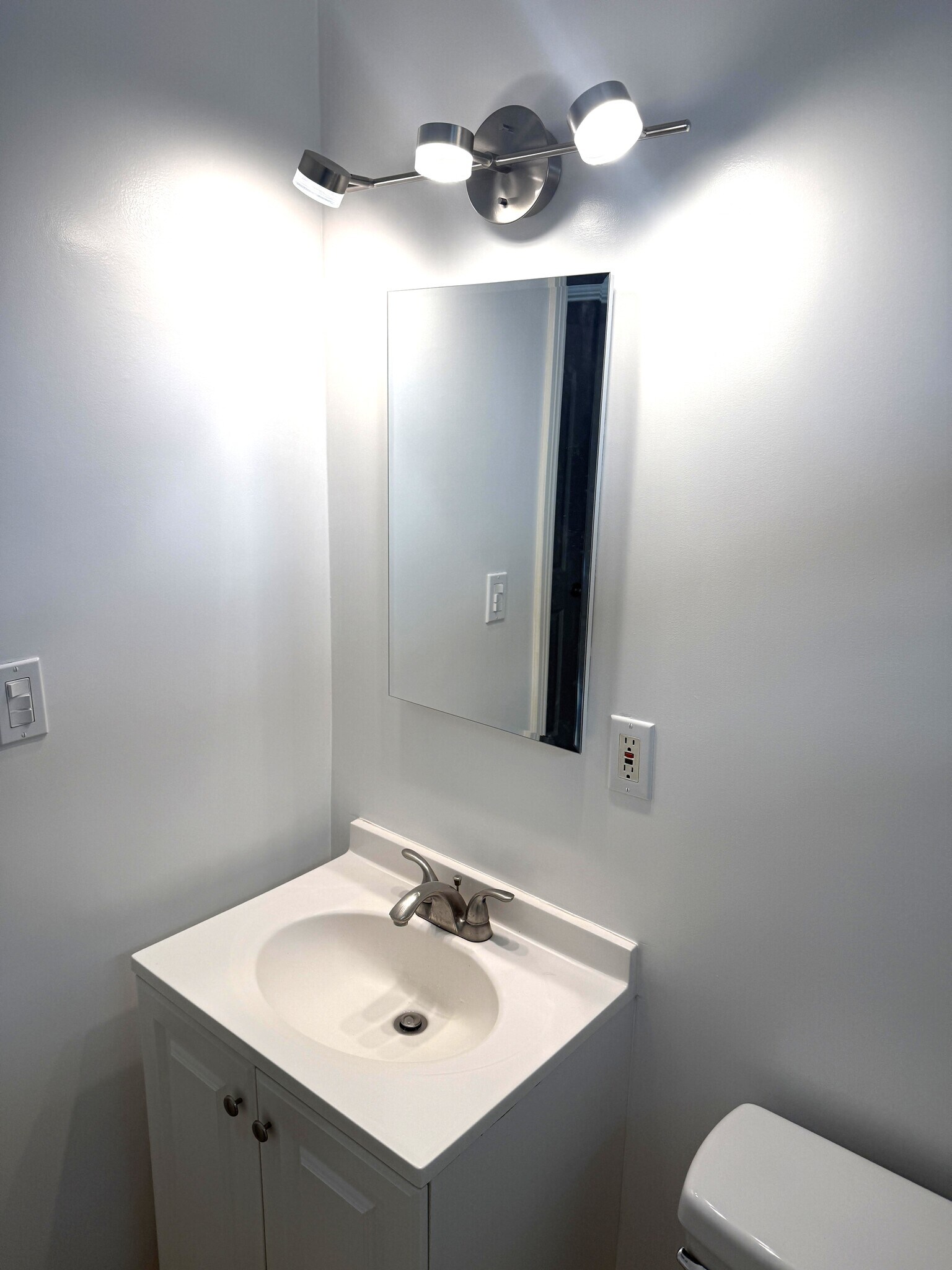 Building Photo - 404 Illinois St