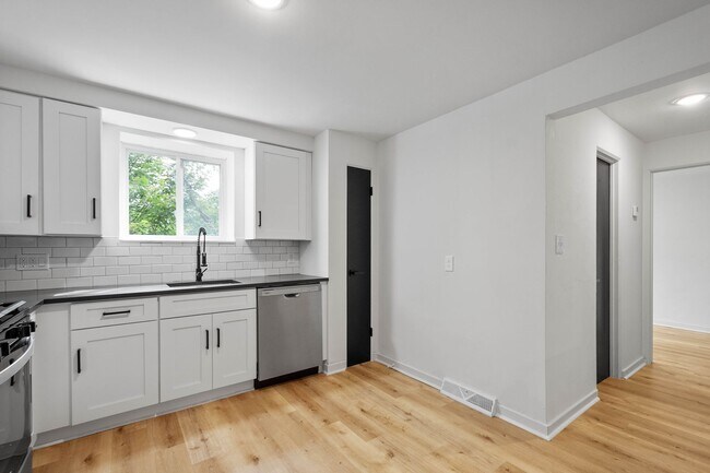 Building Photo - READY FOR MOVE IN! FULLY RENOVATED 2-BEDRO...