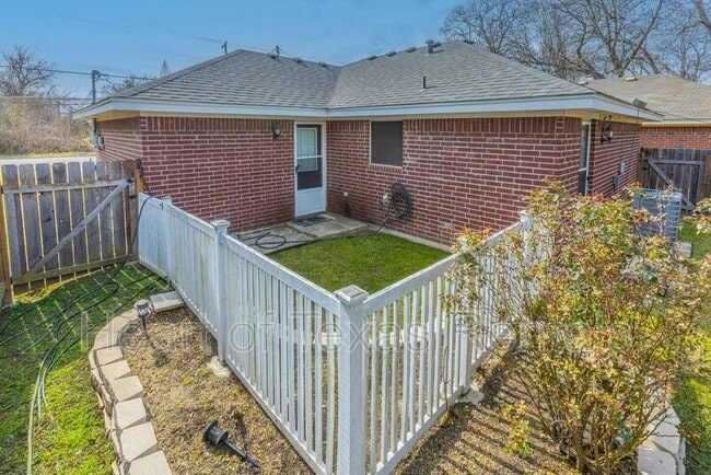 Building Photo - 1202 Spring St