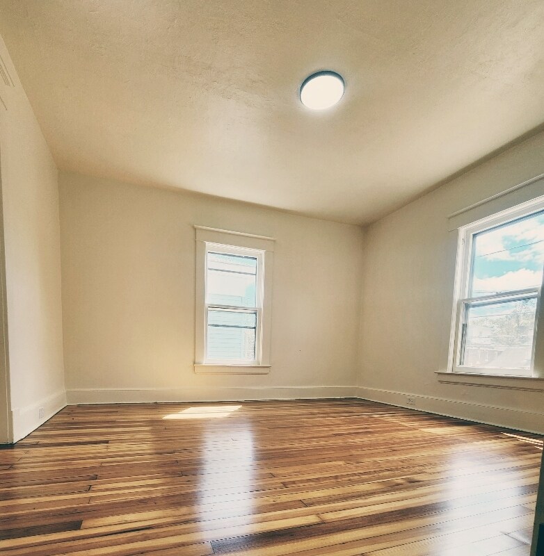 Building Photo - 19 Riverview Rd