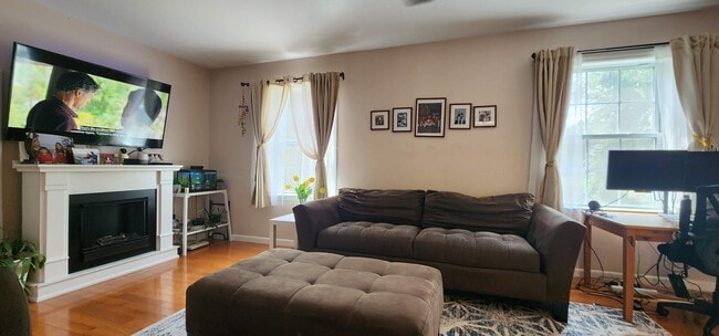 Building Photo - 232 Roxbury Rd