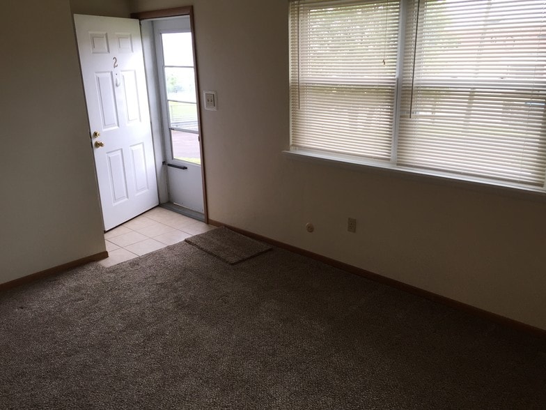 Living Room/Front Entrance - 30 Zelt St