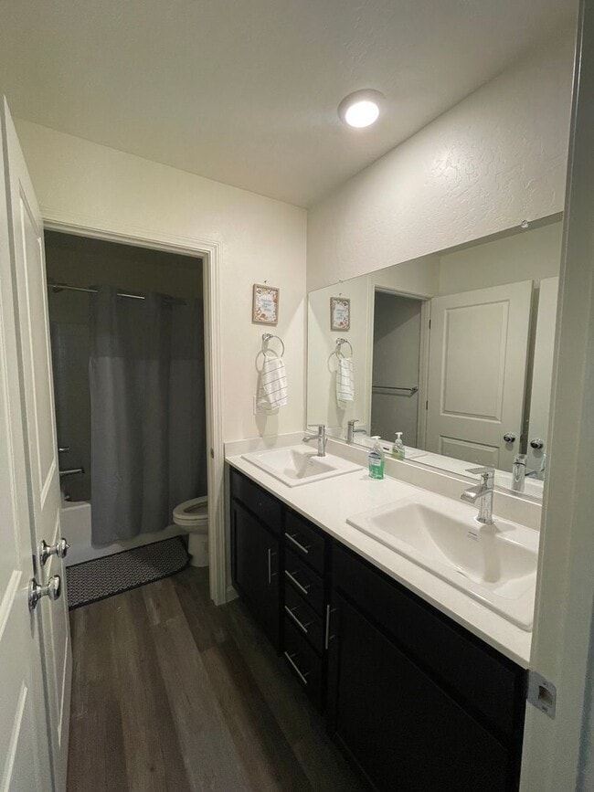 Building Photo - Beautiful 4-Bedroom, 2.5-Bathroom Two-Stor...