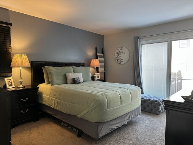 Building Photo - 103 E 26th St