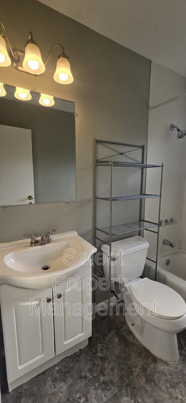 Building Photo - 5016 S Camden Dr
