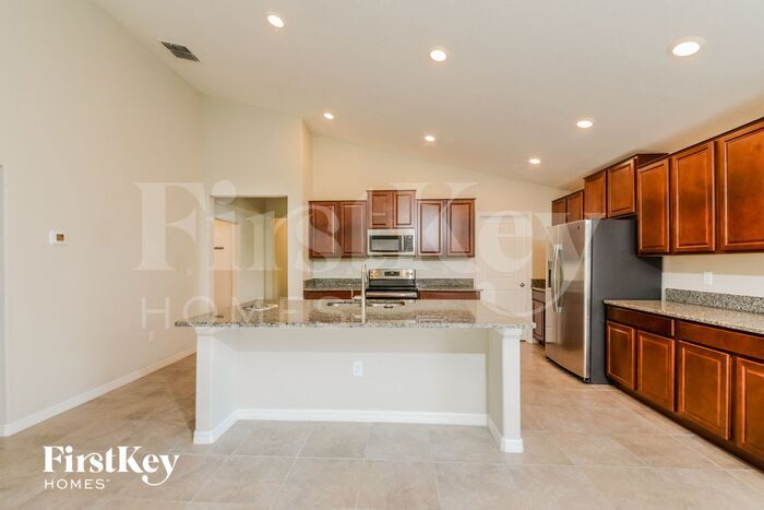Building Photo - 9723 Sage Creek Dr