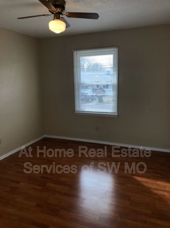 Building Photo - 3231 W Olive St